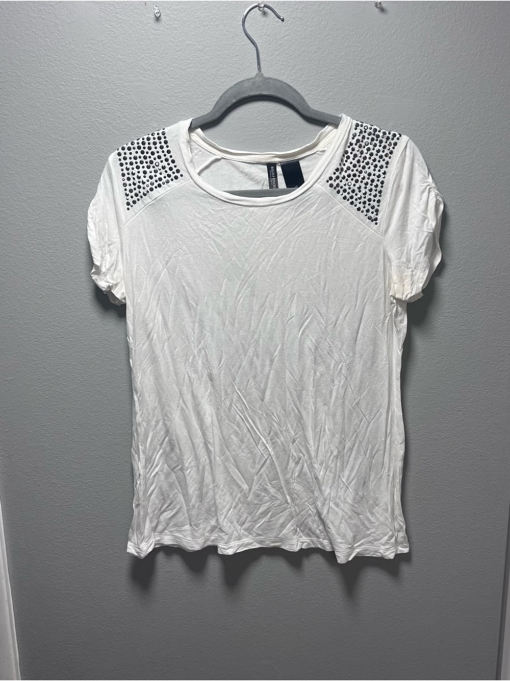 Bisou Bisou White Short Sleeve Tee with Studded Shoulder Panels Size L